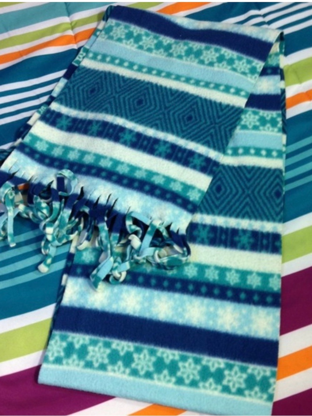 Cozy blue and white snowflake geometric pattern fleece fringe scarf
